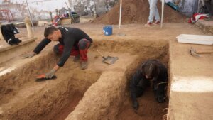 Trabajso en una fosa común del cementerio de Paterna